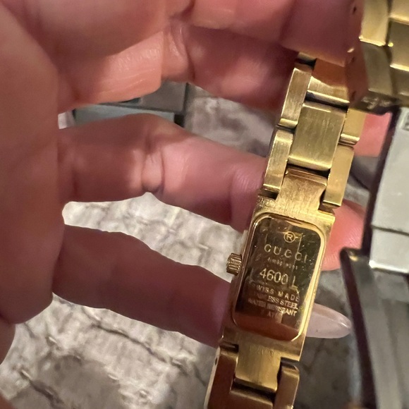 Gold Gucci Watch Vintage Mint Condition Authenticity Card and case - Picture 7 of 17